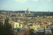 Vista del Cupolone di San Pietro
dal Parco Mellini di Monte Mario
(7005 bytes)